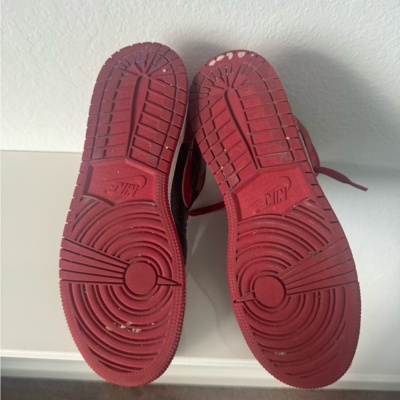 JORDAN 1 MID BLACK + RED=BRED - Picture 4 of 5